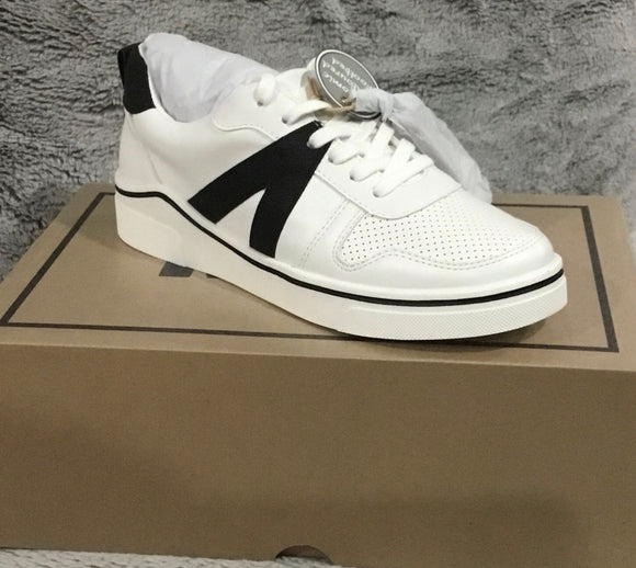 White/B shoes
